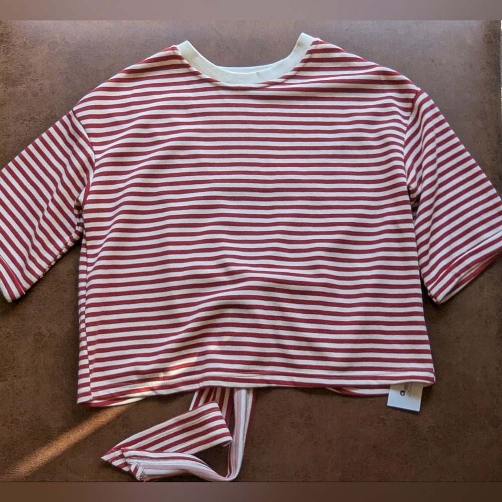 NWT Boxy Short Sleeve Top. Size Medium.